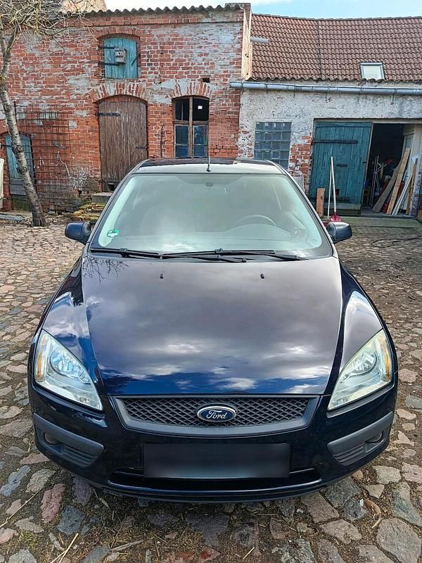 Second-hand Ford Focus 82 CP (60 kW) 2005 Albastru Coupe