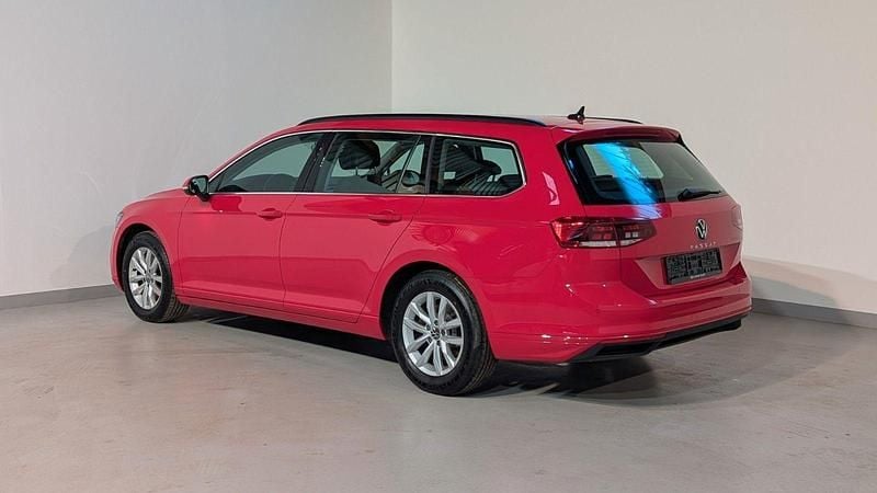 Gebraucht VW Passat Business 122 PS (89 kW) 2023 Rot Kombi