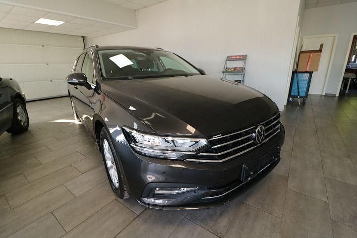 Grau Gebraucht 2022 VW Passat Business Kombi | 22.490 € (Fairer Preis) - Bild 1/4