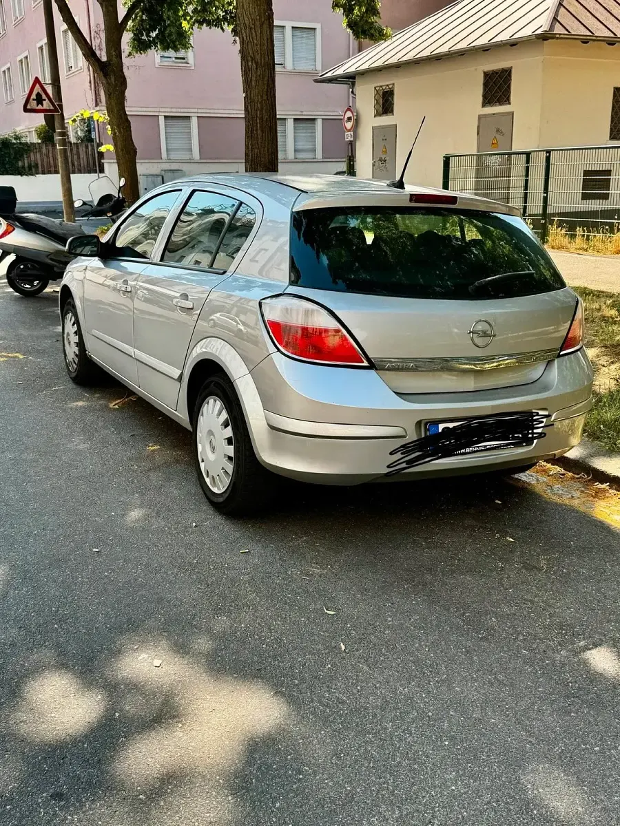 Gebraucht Opel Astra 120 PS (88 kW) 2006 Silber Limousine