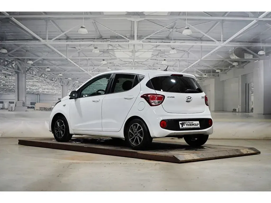 Gebraucht Hyundai i10 Trend 87 PS (63 kW) 2017 Weiß Kleinwagen
