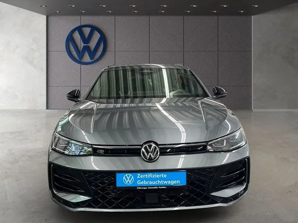 Gebraucht VW Passat R-line 272 PS (200 kW) 2025 Grau Kombi
