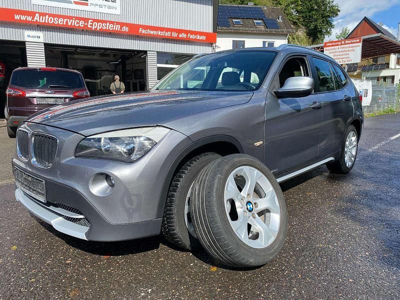 Grau Gebraucht 2012 BMW X1 xLine SUV | 8.499 € (Fairer Preis) - Bild 1/4