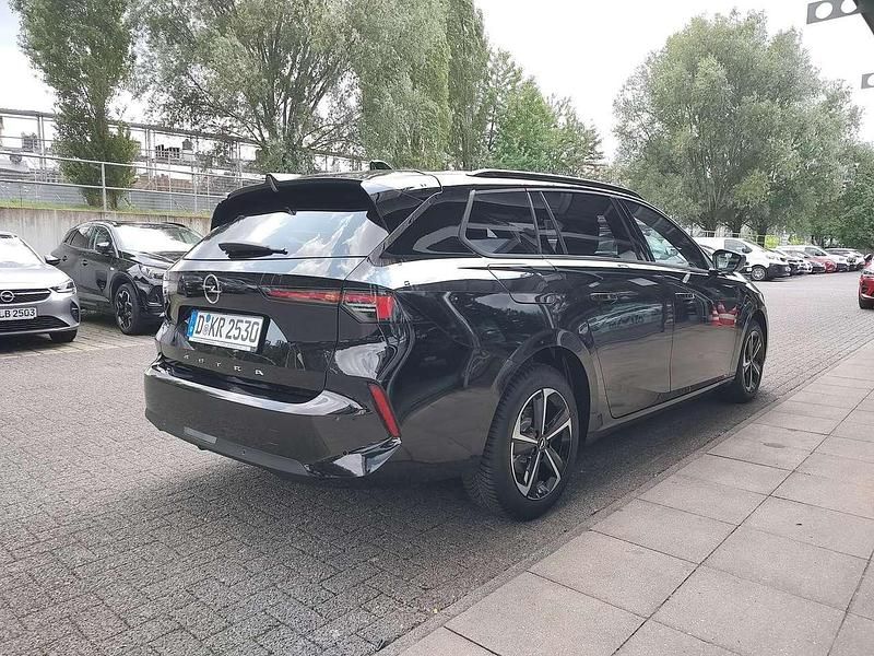 Gebraucht Opel Astra Enjoy 131 PS (96 kW) 2025 Lackierung schwarz perla nera/ Kombi