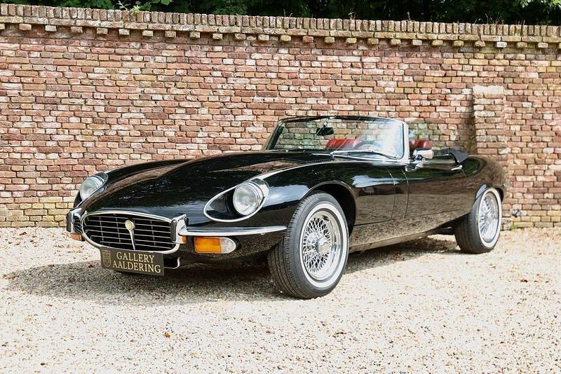 Second-hand Jaguar E-Type 265 CP (194 kW) 1974 Negru Cabrio