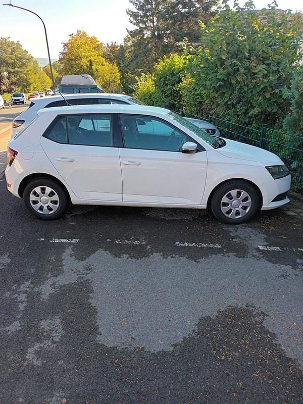 Weiß Gebraucht 2019 Skoda Fabia Limousine | 7.500 € (Guter Preis) - Bild 1/4