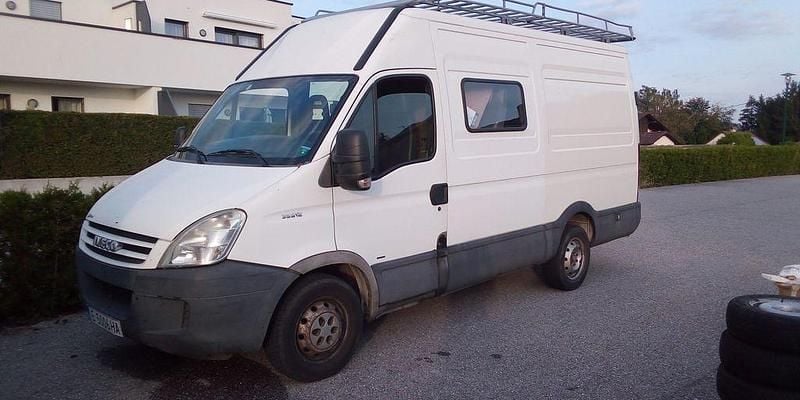Second-hand Iveco Daily 116 CP (85 kW) 2008 Alb Monovolum