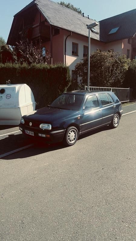 Blau Gebraucht 1997 VW Golf Limousine | 1.000 € (Guter Preis) - Bild 1/4