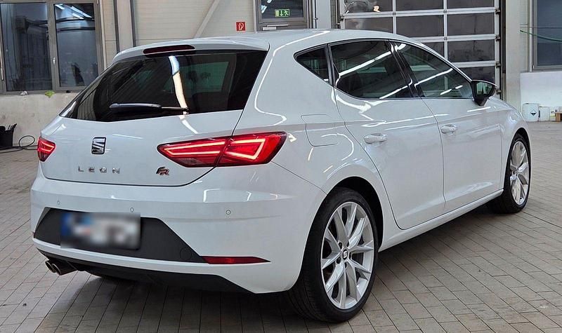 Second-hand Seat Leon FR 150 CP (110 kW) 2020 Alb Berlinǎ