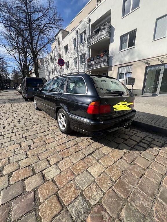 Gebraucht BMW 523 170 PS (125 kW) 2000 Schwarz Kombi