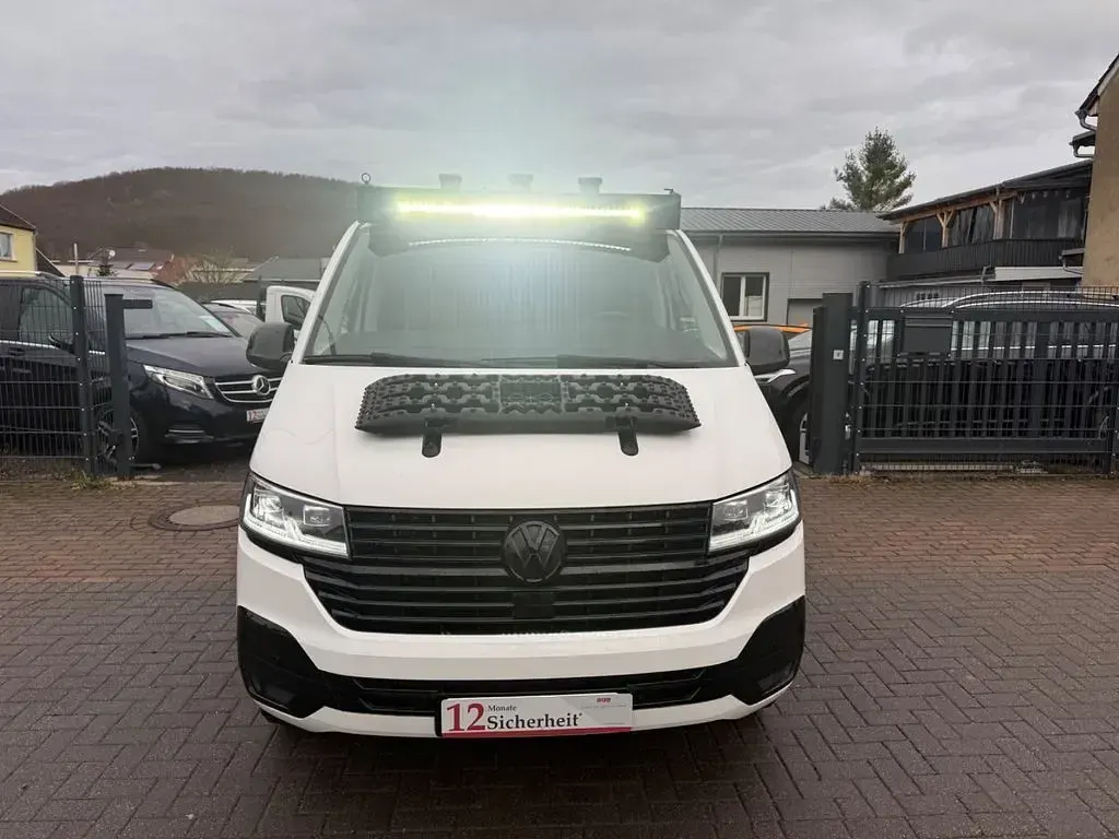 Gebraucht VW Multivan 150 PS (110 kW) 2021 Weiß Van / Kleinbus