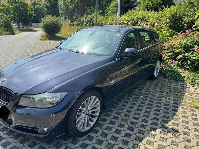 Gebraucht BMW 325 Sport Line 218 PS (160 kW) 2009 Blau Kombi