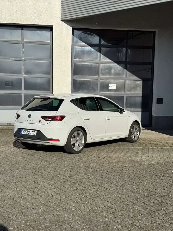 Second-hand Seat Leon FR 179 CP (131 kW) 2015 Berlinǎ