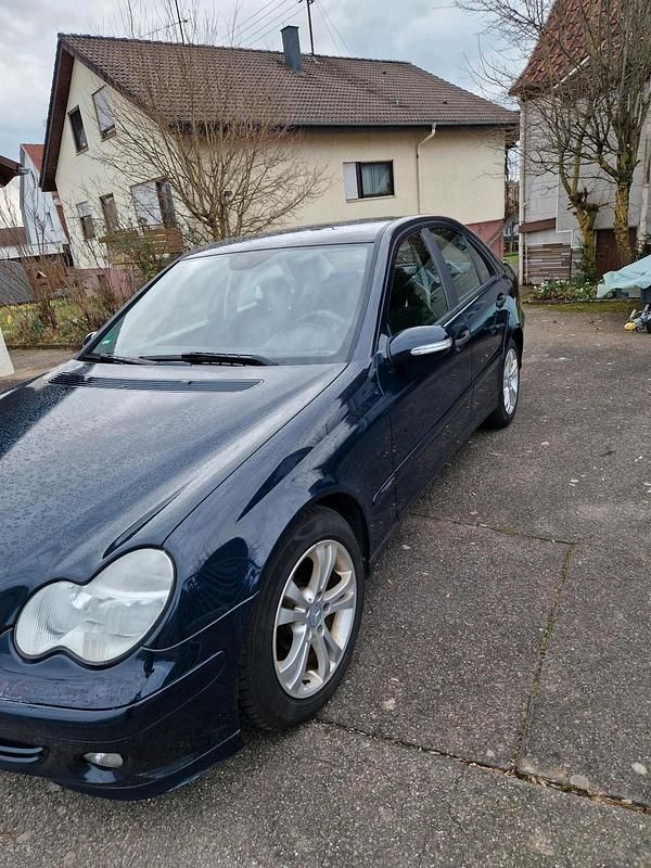 Gebraucht Mercedes 220 150 PS (110 kW) 2005 Blau Limousine