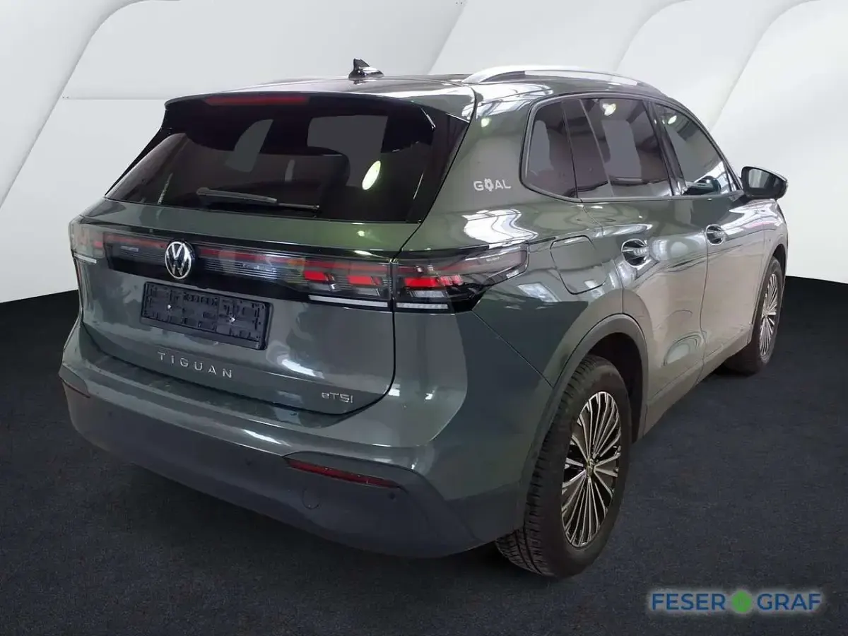 Gebraucht VW Tiguan Goal 150 PS (110 kW) 2025 Cipressinogrün metallic SUV
