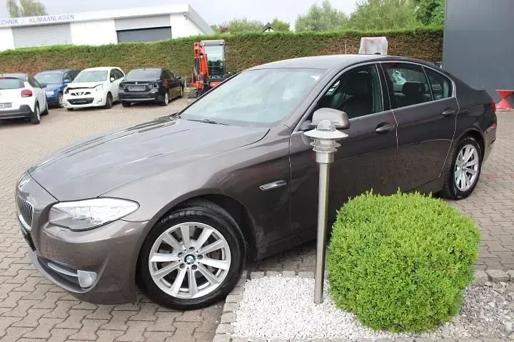 Gebraucht BMW 525 Comfort Edition 218 PS (160 kW) 2013 Braun Limousine
