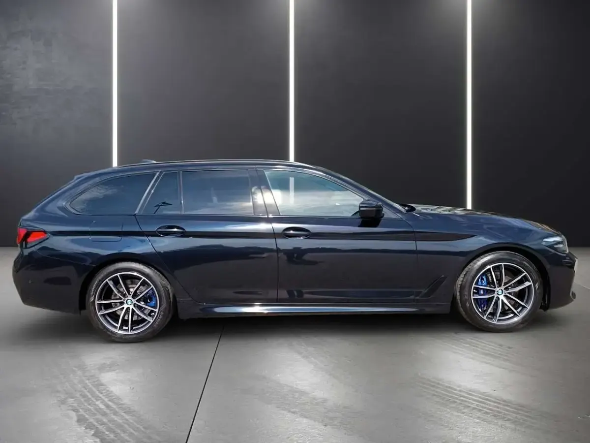 Gebraucht BMW 540 M Sport 333 PS (244 kW) 2022 Carbonschwarz Kombi