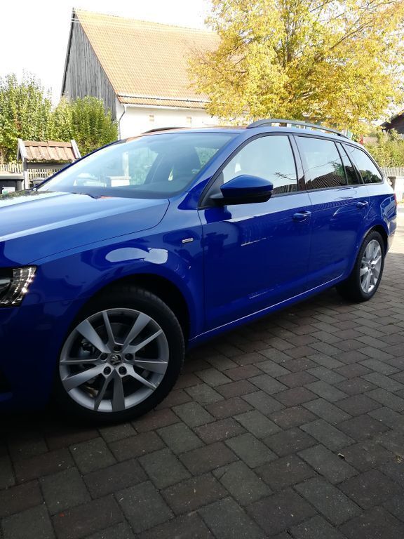Blau Gebraucht 2018 Skoda Octavia Clever Kombi | 19.600 € (Teuer) - Bild 1/1