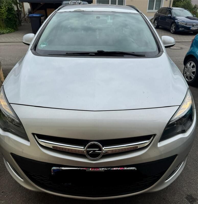 Grau Gebraucht 2014 Opel Astra Kombi | 2.900 € (Superpreis) - Bild 1/4
