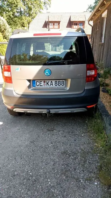 Gebraucht Skoda Yeti Plus Edition 105 PS (77 kW) 2011 Silber SUV