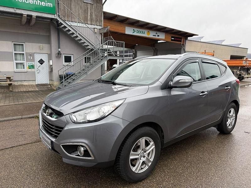 Grau Gebraucht 2013 Hyundai ix35 Edition SUV | 7.890 € (Guter Preis) - Bild 1/4