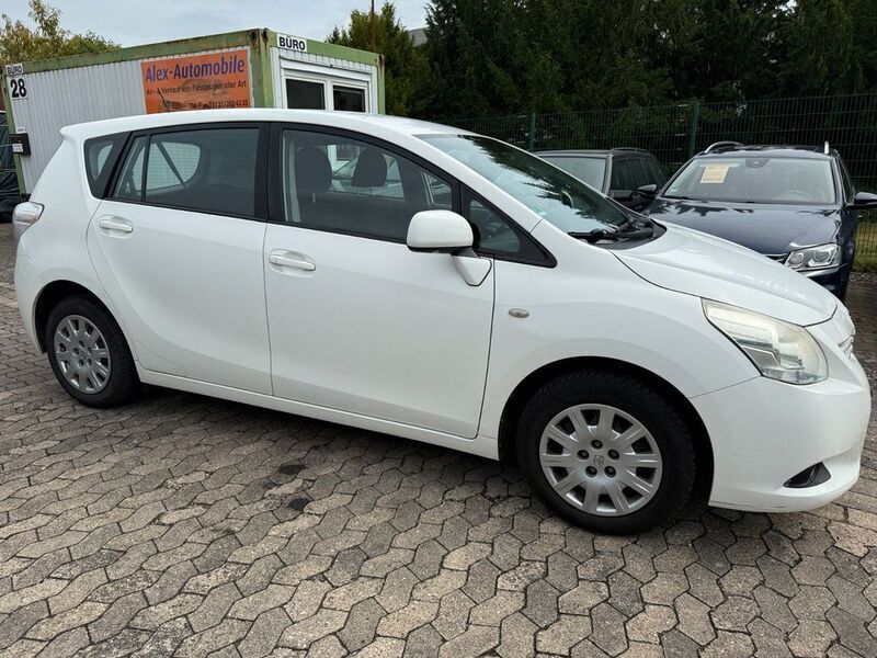 Gebraucht Toyota Verso Life 147 PS (108 kW) 2010 Weiß Van / Kleinbus