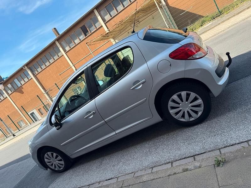 Gebraucht Peugeot 207 120 PS (88 kW) 2012 Silber Limousine