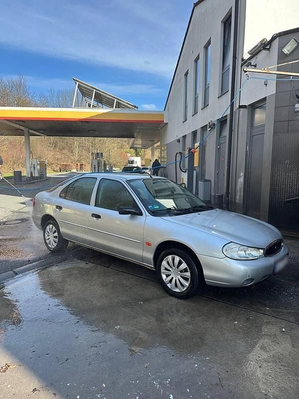 Gebraucht Ford Mondeo 130 PS (95 kW) 1998 Grau Limousine