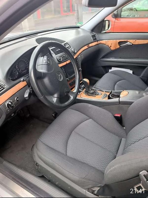 Gebraucht Mercedes E220 Elegance 150 PS (110 kW) 2002 Silber Limousine