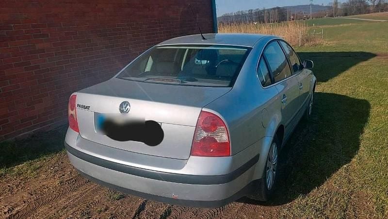 Gebraucht VW Passat 101 PS (74 kW) 2001 Silber Limousine