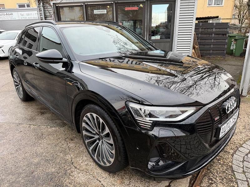 Gebraucht Audi e-tron S-Line 300 kW (408 PS) 2021 Mythosschwarz SUV