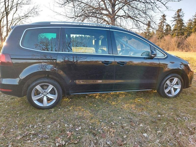 Gebraucht VW Sharan Highline 150 PS (110 kW) 2017 Schwarz Van / Kleinbus