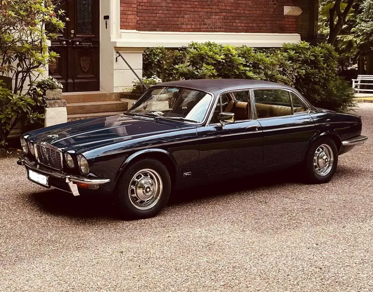 Gebraucht Jaguar XJ12 295 PS (216 kW) 1980 Blau Limousine