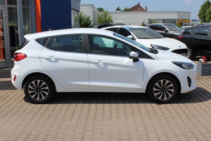 Gebraucht Ford Fiesta Titanium 75 PS (55 kW) 2023 Weiß Kleinwagen
