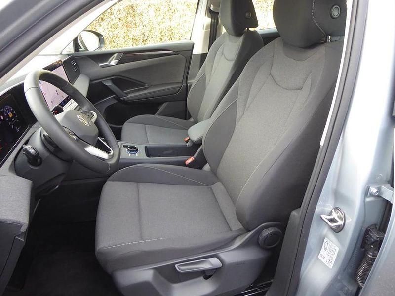 Gebraucht VW Tiguan Basis 131 PS (96 kW) 2025 Oyster silver metallic SUV