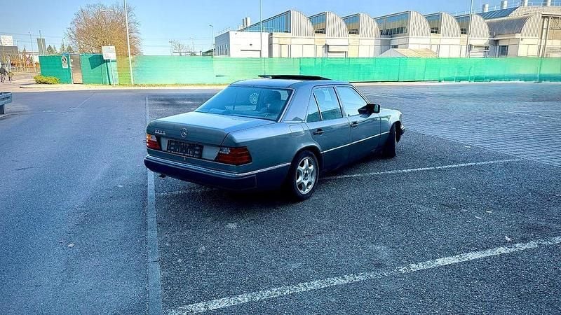 Gebraucht Mercedes E230 132 PS (97 kW) 1990 Limousine