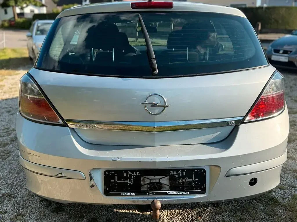 Gebraucht Opel Astra 116 PS (85 kW) 2008 Silber Limousine