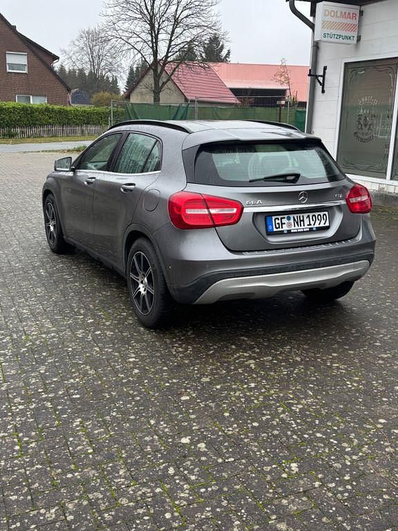 Gebraucht Mercedes GLA220 170 PS (125 kW) 2013 Grau SUV