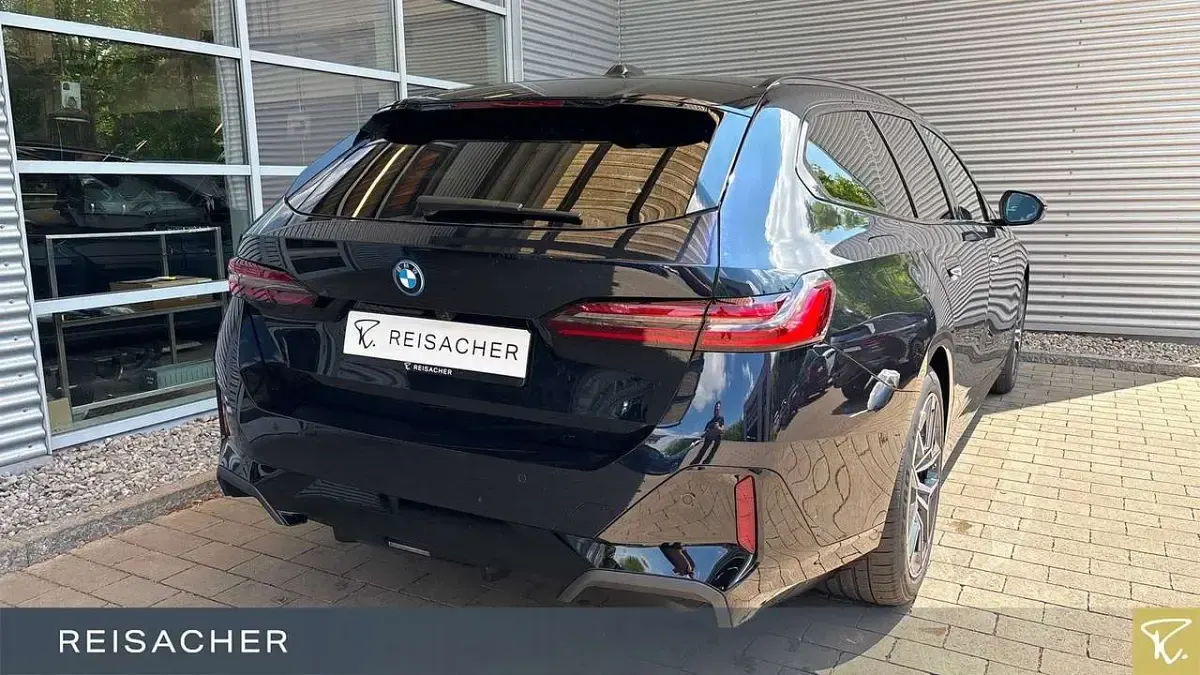 Neu BMW 530e Comfort Edition 299 PS (219 kW) 2026 Carbonschwarz metallic Kombi