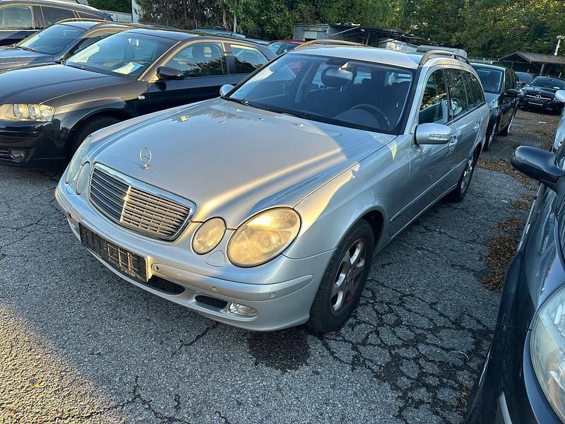 Silber Gebraucht 2004 Mercedes E220 Kombi | 1.750 € (Guter Preis) - Bild 1/4