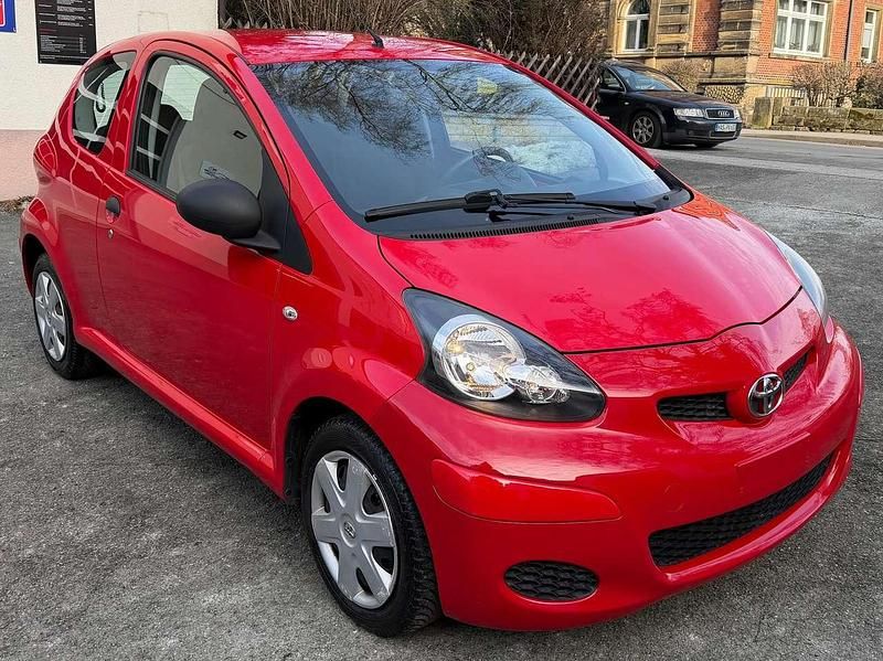 Gebraucht Toyota Aygo 68 PS (50 kW) 2009 Rot Kleinwagen