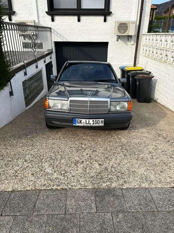 Silber Gebraucht 1992 Mercedes 190 Limousine | 6.000 € - Bild 1/4