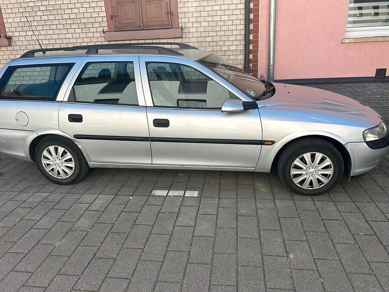 Gebraucht Opel Vectra 95 PS (69 kW) 1999 Silber Kombi