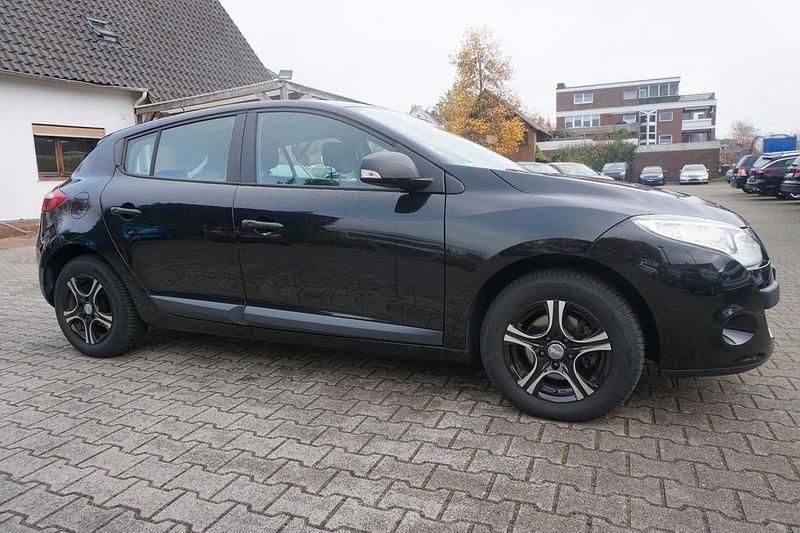 Gebraucht Renault Mégane 101 PS (74 kW) 2011 Schwarz Limousine
