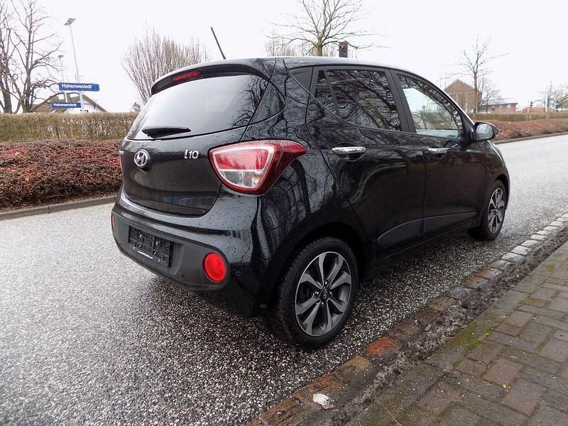Gebraucht Hyundai i10 Style 87 PS (63 kW) 2017 Schwarz Kleinwagen