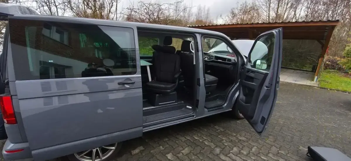 Gebraucht VW T6.1 Trendline 150 PS (110 kW) 2021 Grau Van
