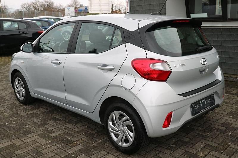 Gebraucht Hyundai i10 Select 67 PS (49 kW) 2022 Silber Kleinwagen