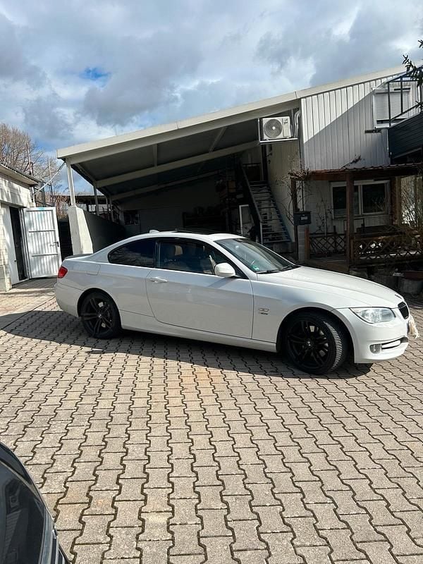 Gebraucht BMW 330 245 PS (180 kW) 2012 Weiß Coupé