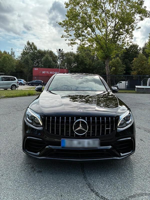 Schwarz Gebraucht 2018 Mercedes GLC63 AMG AMG SUV | 52.000 € (Fairer Preis) - Bild 1/4