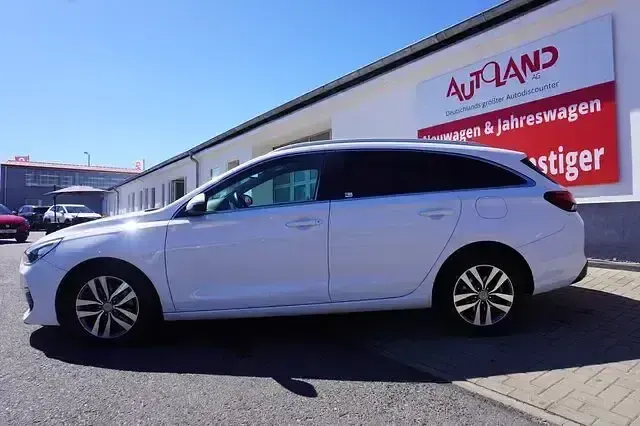 Gebraucht Hyundai i30 Style 140 PS (102 kW) 2019 Weiß Kombi